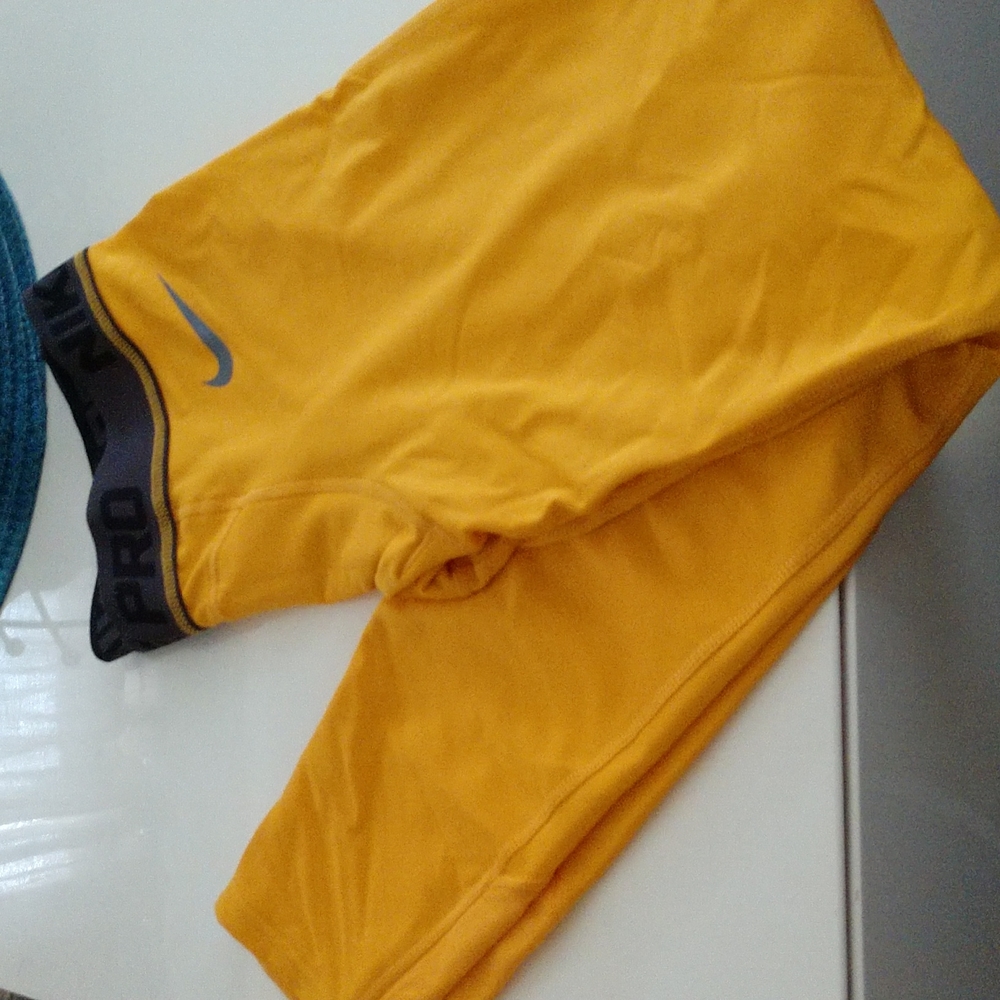 Nike - Picture 3 of 3